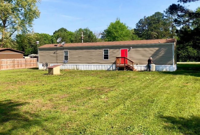 Building Photo - 104 Persimmon Dr
