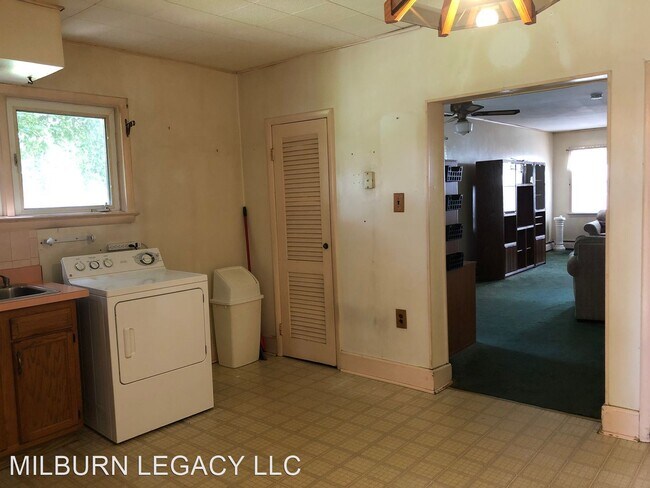 Building Photo - 3 br, 1 bath House - 73 Miles Ave