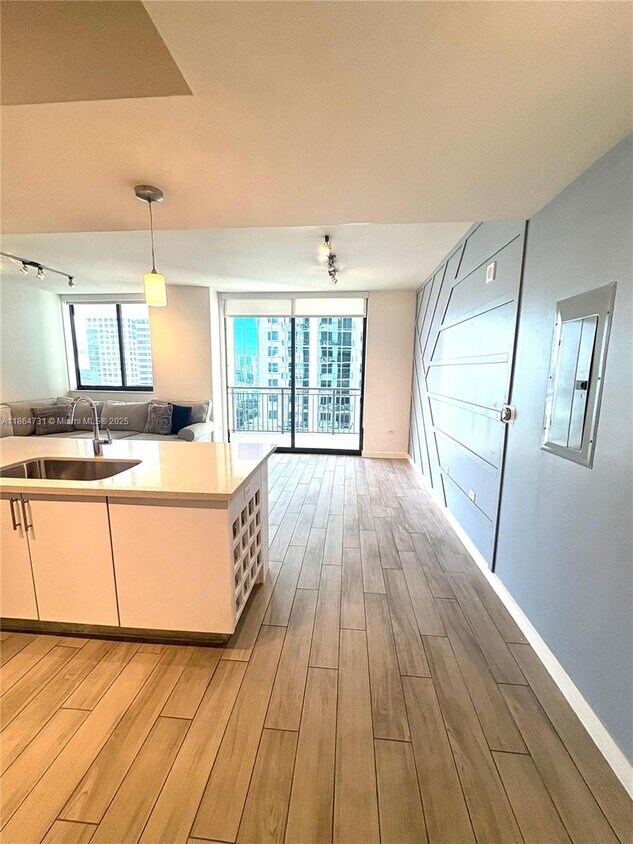 Foto principal - 999 SW 1st Ave