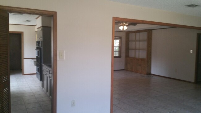 open floor plan - 10158 Azrok Ave