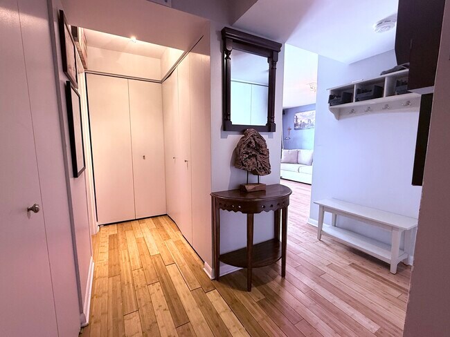 Foto del edificio - 3660 N Lake Shore Dr