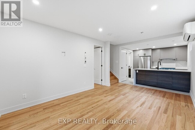 Building Photo - 514 Roosevelt Ave