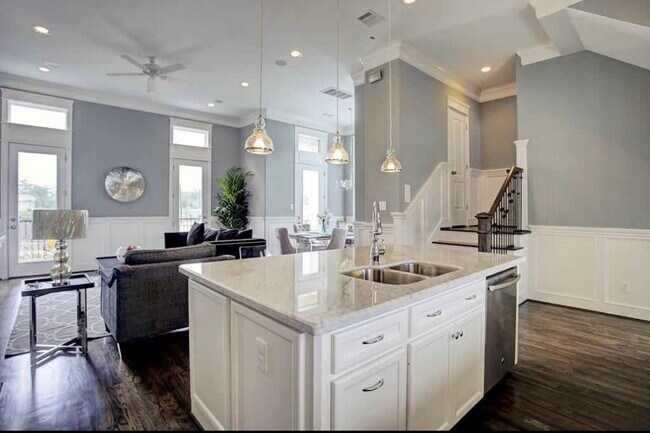 Foto del edificio - 2115 Bidwell Dr