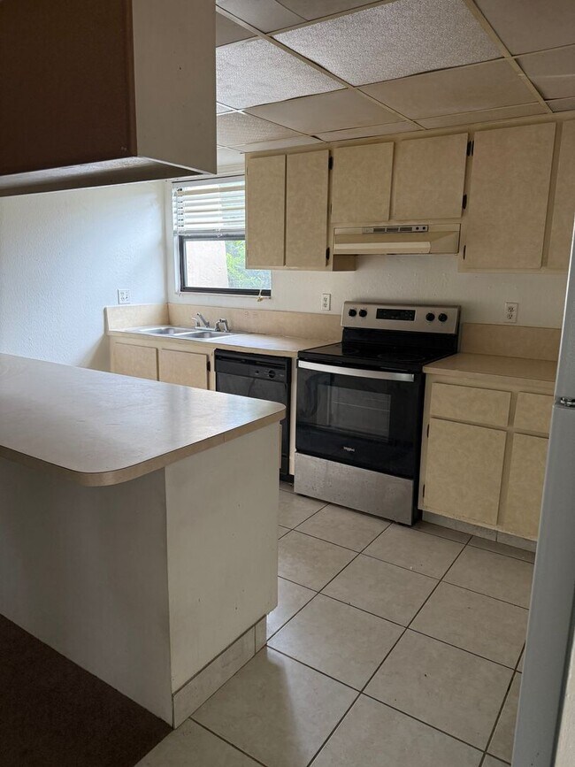 Foto del edificio - LEASE NOW AND ENJOY 50% OFF 2ND MONTH! Spa...