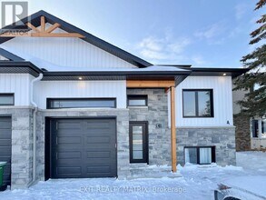 Building Photo - 141 Centenaire St