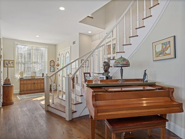 Building Photo - 3 E Beach Dr
