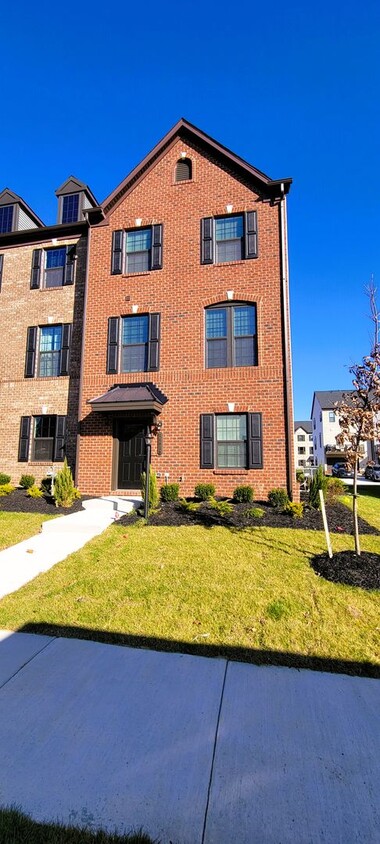 Primary Photo - Brand new 3 story Townhome in Centerpointe...