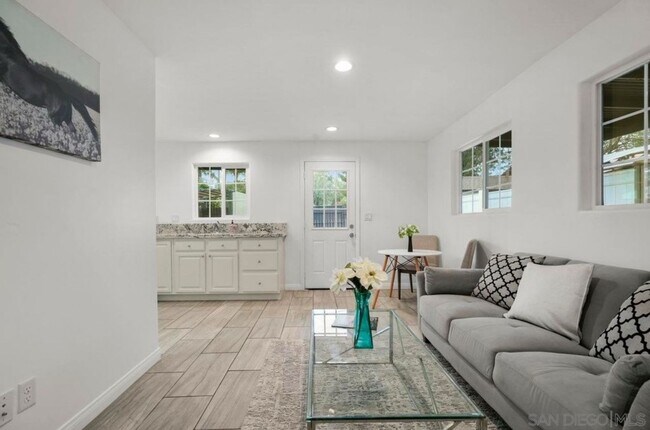 Foto del edificio - Private Detached ADU for Rent – $1,750/Month (Utilities + WiFi Included!)