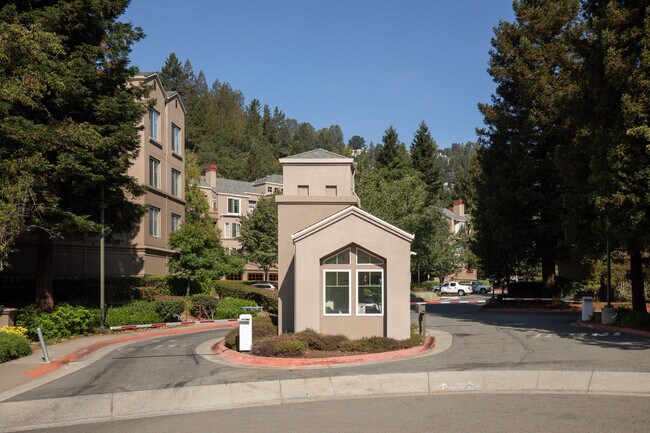 Entrada segura - 240 Caldecott Ln