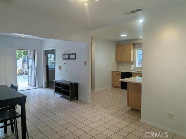 Foto del edificio - 1447 W 37th Pl