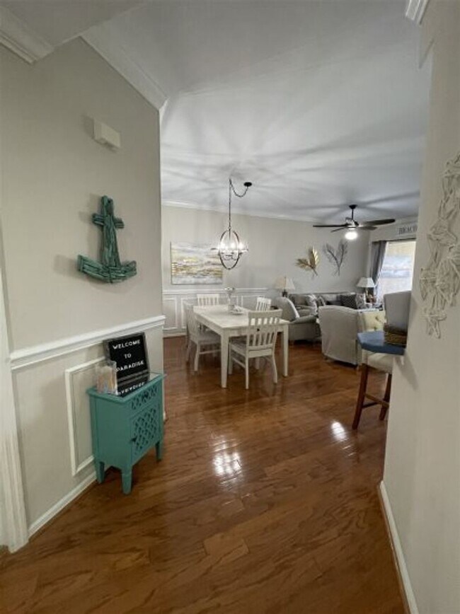 Building Photo - Beautiful 3rd Floor Condo with Lake View