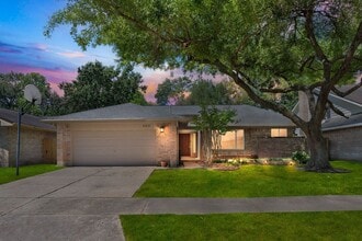 Building Photo - 9831 Meadow Bend Ln