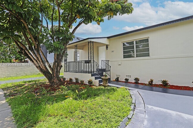 Foto del edificio - 995 SW 14th Ave