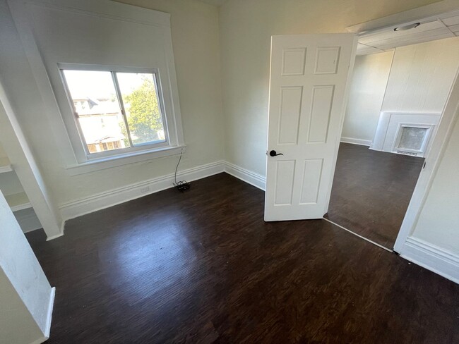 Building Photo - Spacious 2 bedroom Apartment for rent !