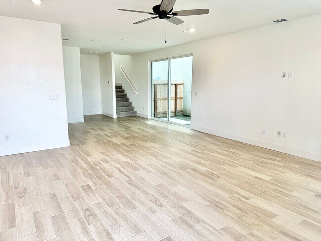 Foto del edificio - BRAND NEW 3/2.5 Near Clovis North High School