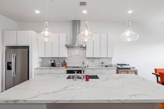 Building Photo - 2239 N MacGregor Way