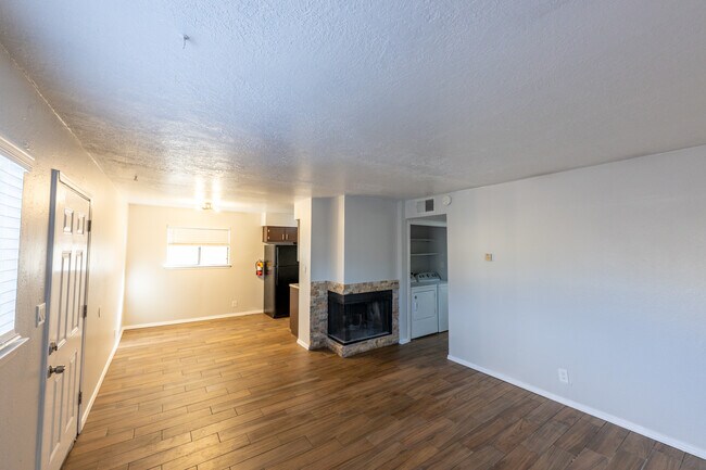 Building Photo - 309 Whispering Sands Ct SE