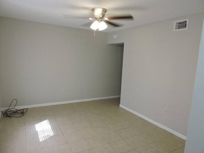 Foto del edificio - 103 Hampton Dr