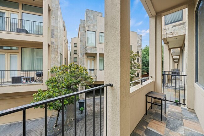 Foto del edificio - 2413 Ralph St