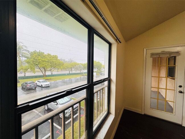 Foto del edificio - 4090 N Pine Island Rd