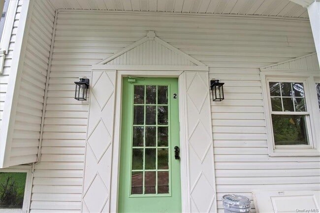 Building Photo - 33 Thomsen Ln