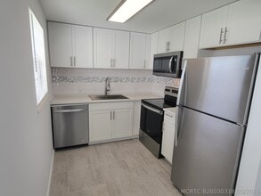 Building Photo - 613 Fanshaw O