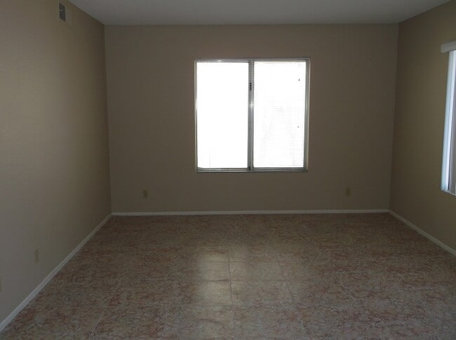 Building Photo - 7245 Great Oak Ave