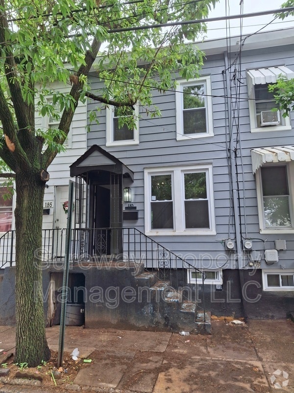 Building Photo - 183 Washington St