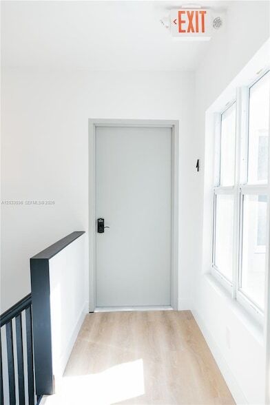 Building Photo - 403 SW 12th Ave
