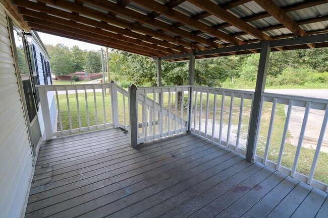 Building Photo - Newly Renovated Home
