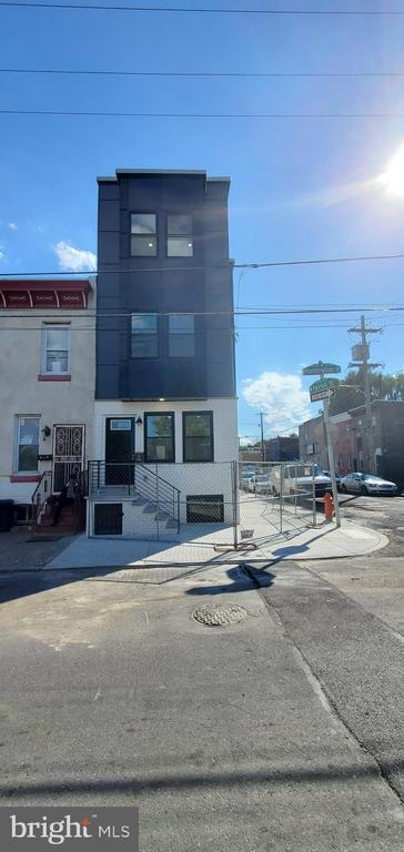 Building Photo - 536 W Huntingdon St