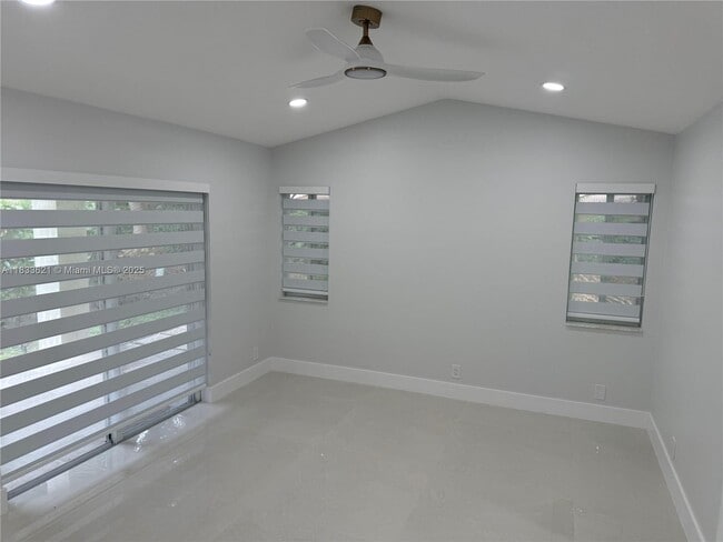Building Photo - 1560 Canary Island Dr