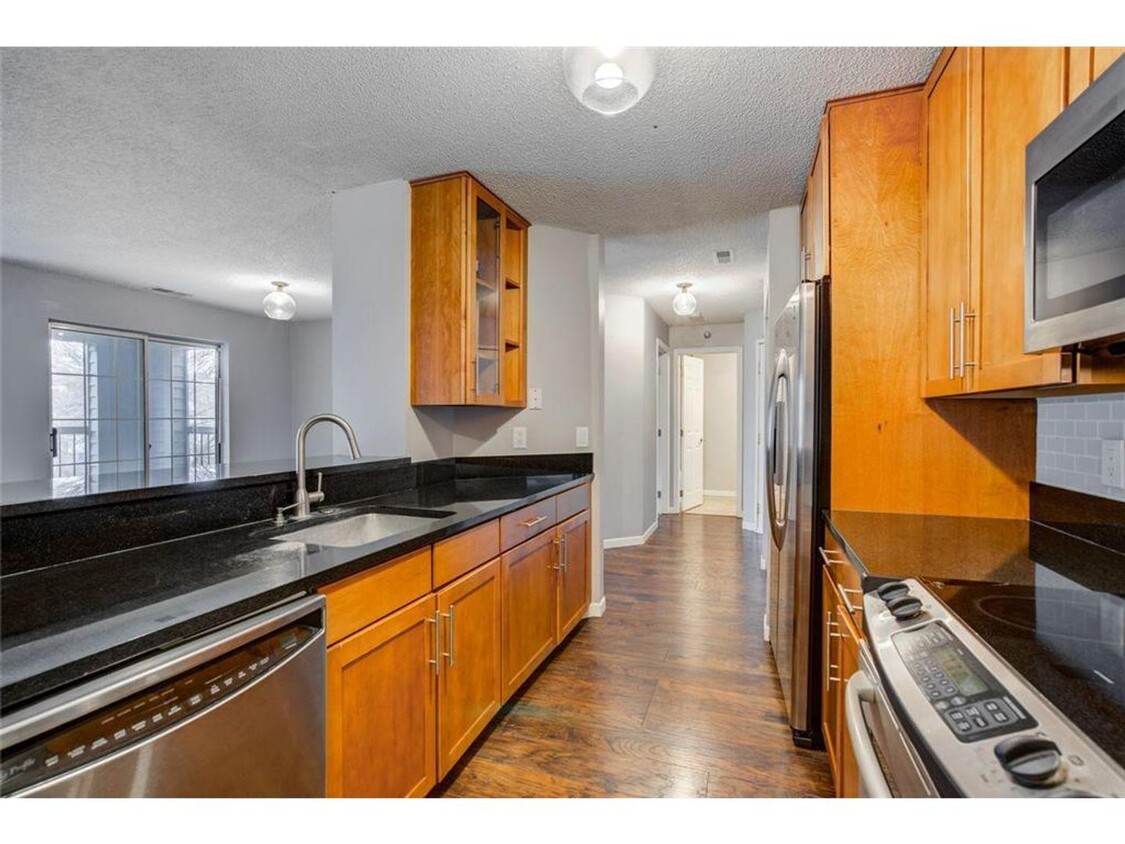 Foto principal - Beautiful 2 Bed / 2 Bath With Fantastic Am...