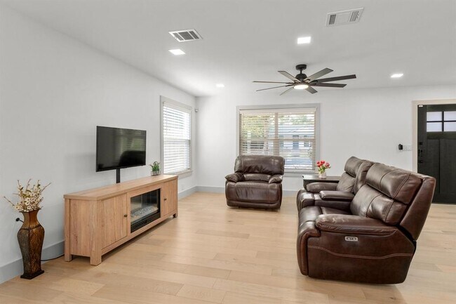 Foto del edificio - 500 Arbor Ln