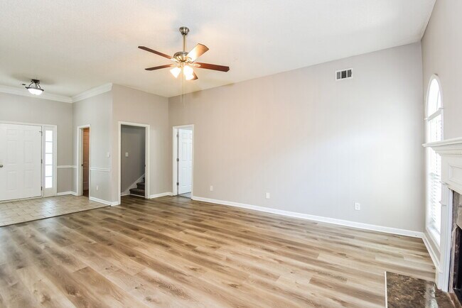 Foto del edificio - 2045 Reserve Pkwy