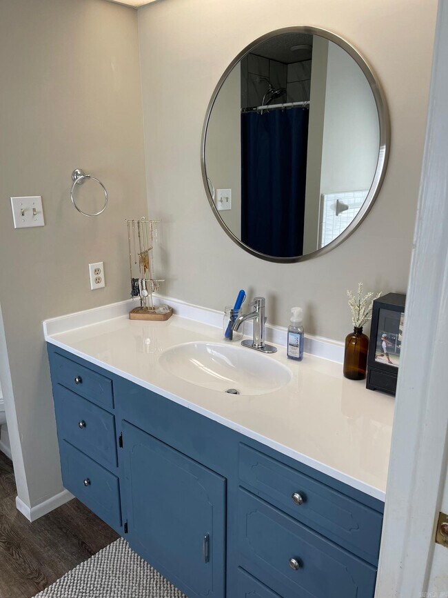 Building Photo - 520 Peach