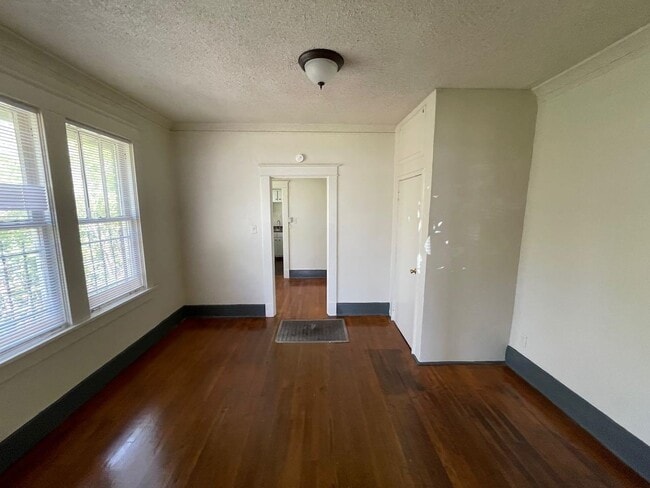 Building Photo - 3550 Midland Ave
