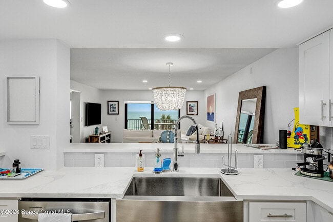 Building Photo - 1465 Jimmy Buffett Mem Hwy