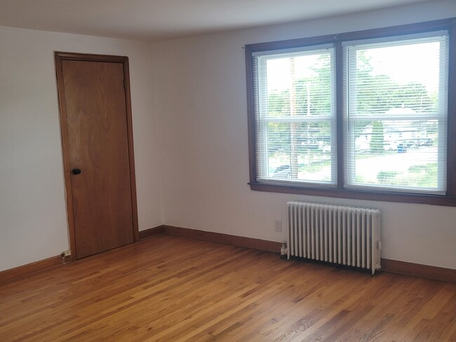 Building Photo - 65 Cowesett Ave
