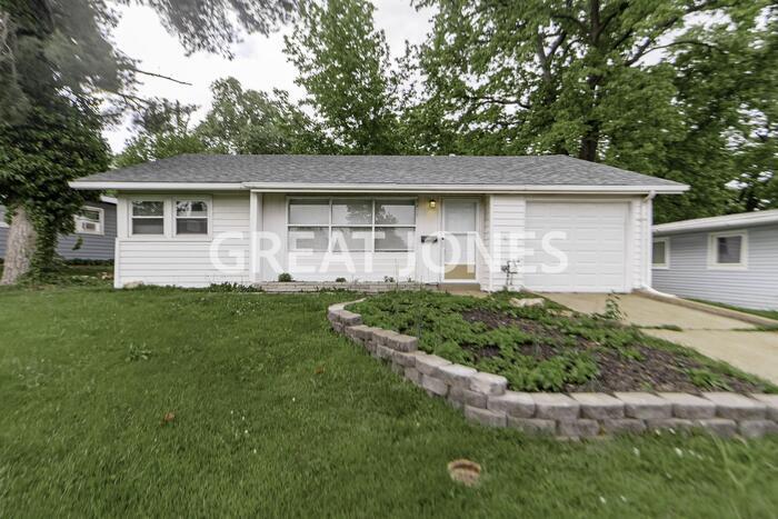 Primary Photo - 8433 Engler Ave