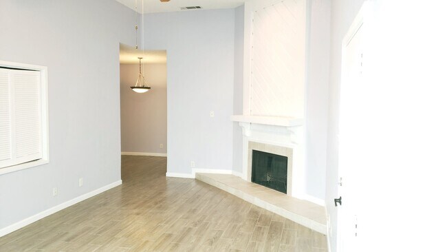 Foto del edificio - 2105 Count Fleet Dr