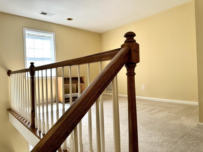 Foto del edificio - 109 Twin Oaks Ct