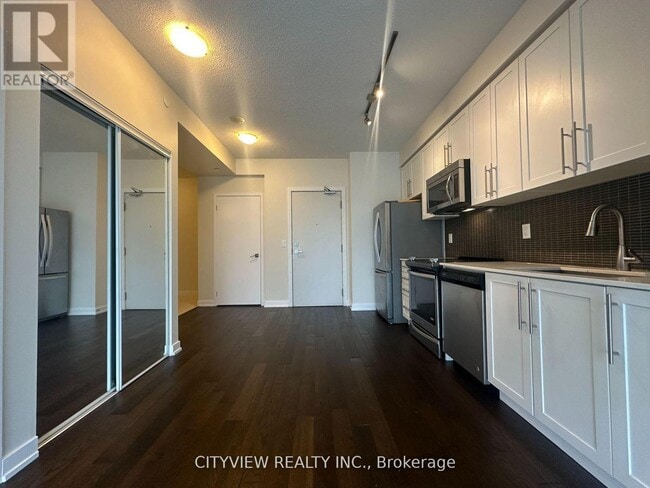 Building Photo - 510 Curran Place