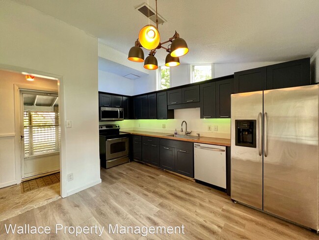 Building Photo - 2 br, 1.5 bath House - 7435 Westridge Drive