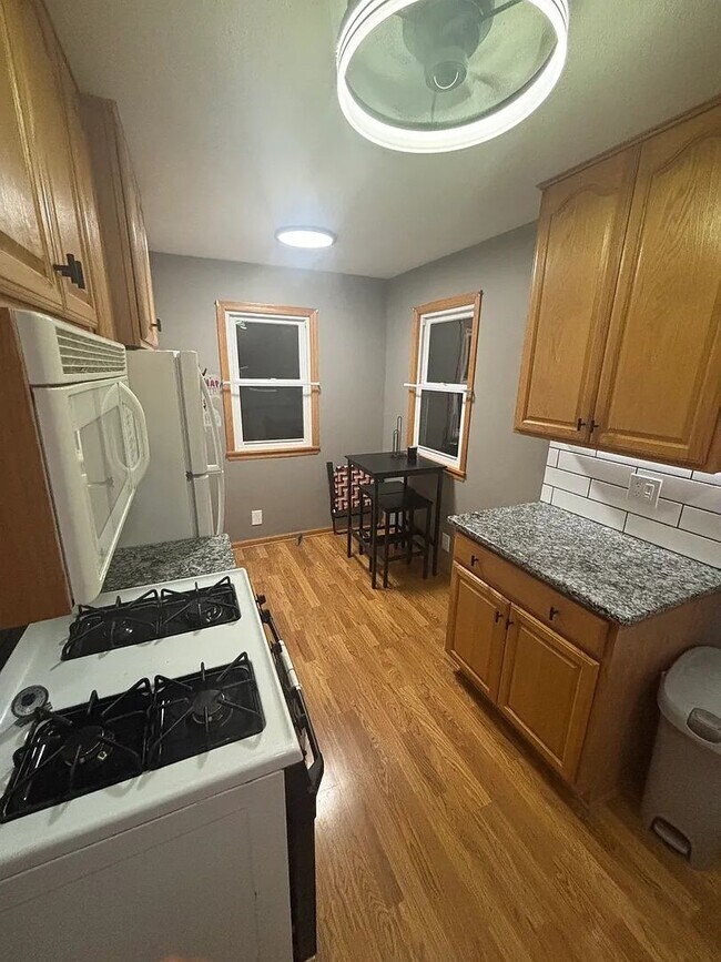 Foto del edificio - Massive Parking + Finished Basement Near UNMC & Downtown – $2,000/mo