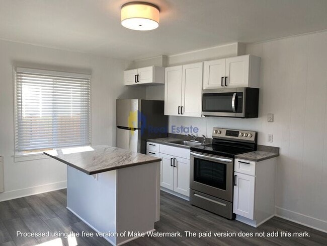 Building Photo - 1 Bed 1 Bath Duplex Everett