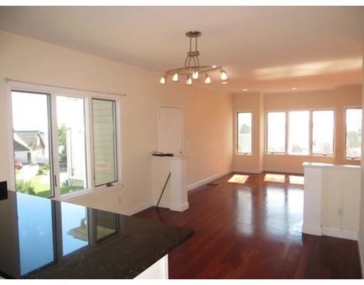 Building Photo - 143 Grovers Ave