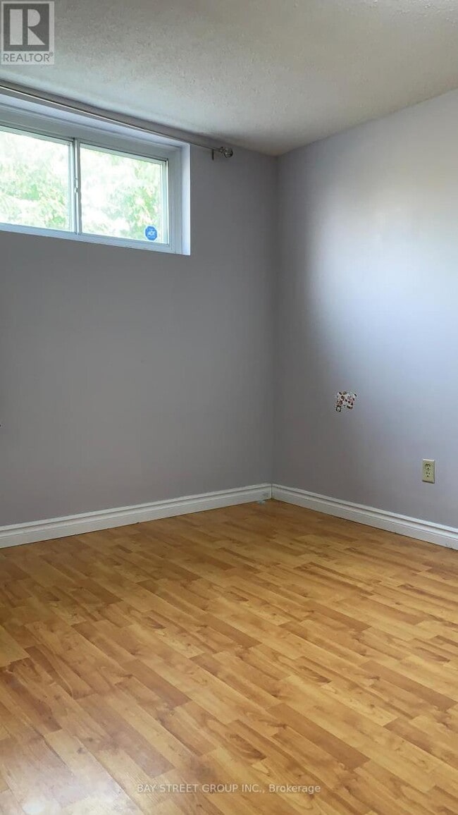 Building Photo - 870 Consort Crescent