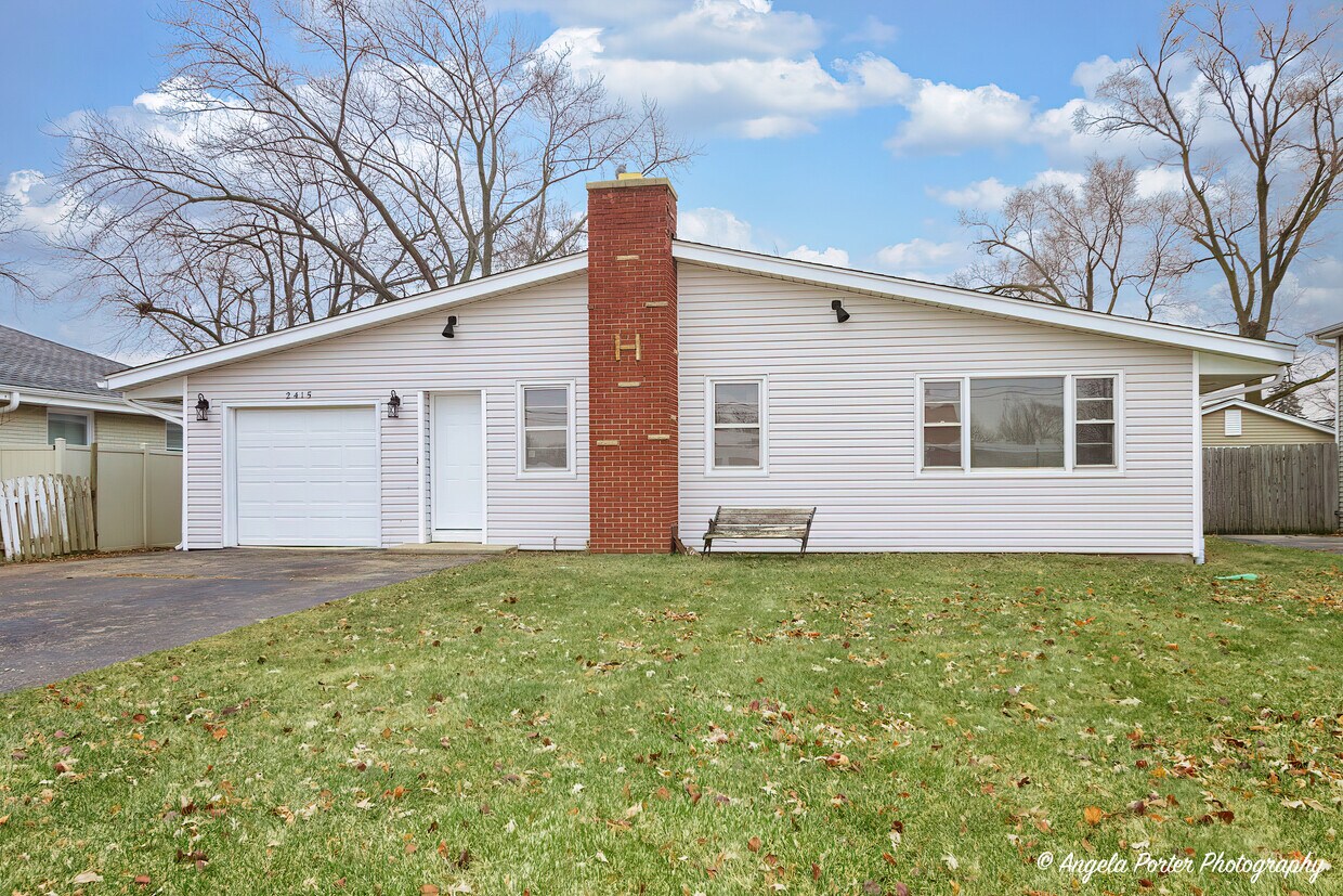 Front - 2415 E Sand Lake Rd