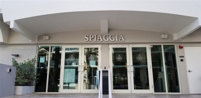 Foto del edificio - 9499 Collins Ave